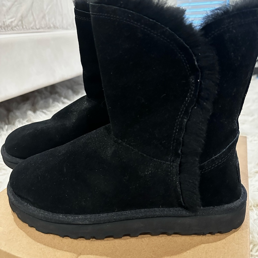 UGG Classic Short Fluff High-Low Boots